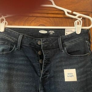 Old Navy NWT Rockstar Super Skinny Size 8 Jeans